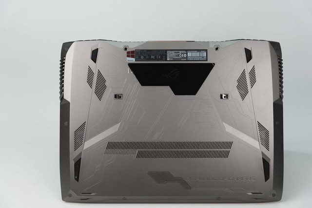 七万元水冷双卡怪兽 华硕GX800笔电评测 