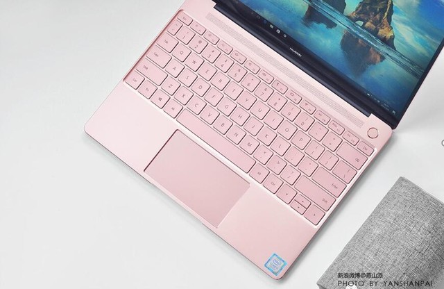 全球最小13吋笔记本MateBook X到底多小 