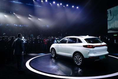 威马首款量产车型EX5亮相 中国“特斯拉”即将上